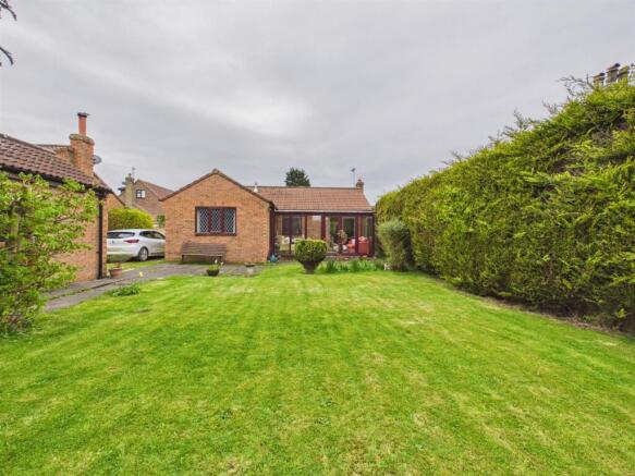 2 bed Detached Bungalow for sale Image 12