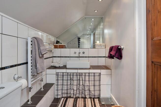 ENSUITE SHOWER ROOM