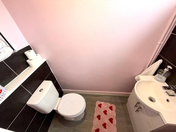 3 bed Terraced for sale Image 6