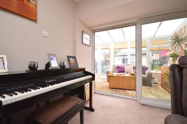 Lounge Conservatory Mayberry.JPG