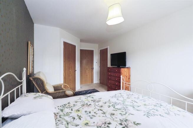 2 bed Apartment for sale Image 11