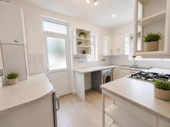 2 bed Apartment for sale Image 4