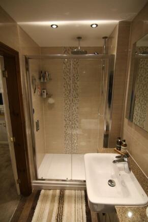 Ensuite.JPG