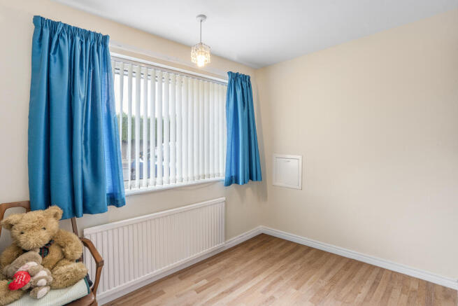 4 bed Semi-Detached Bungalow for sale Image 7