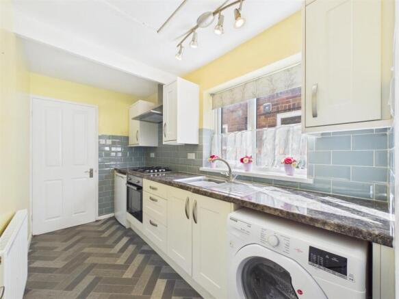 1 bed Semi-Detached Bungalow for sale Image 5