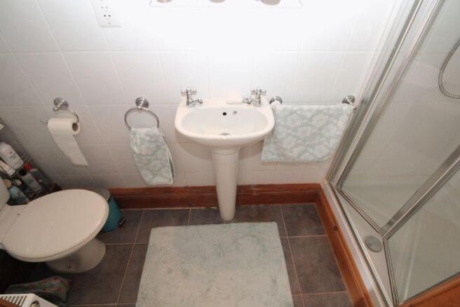 En suite showe...