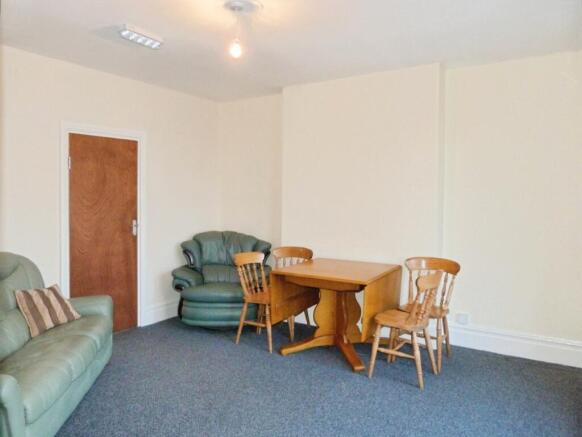 1 bed House Share to rent Image 6