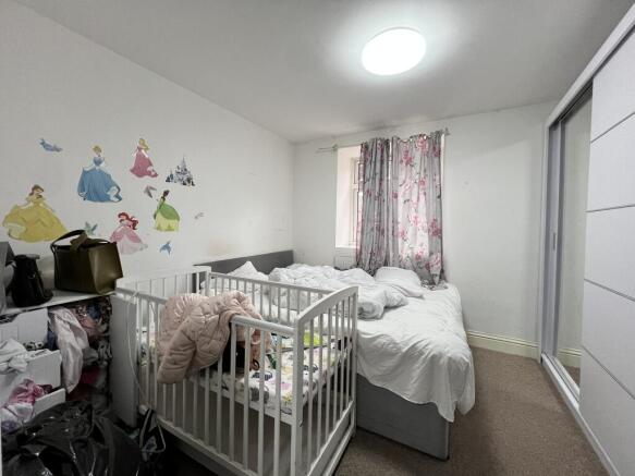 3 bed Apartment for sale Image 9