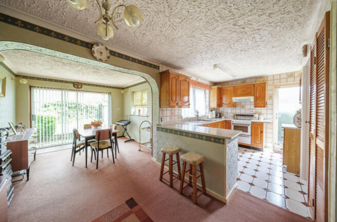 Kitchen / Dining Roo