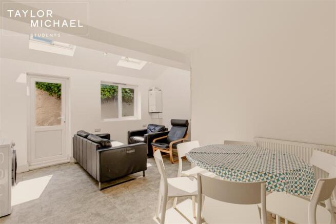 Kitchen / Living Room