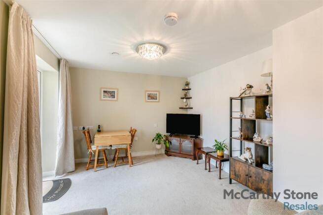 1 bed Apartment for sale Image 6