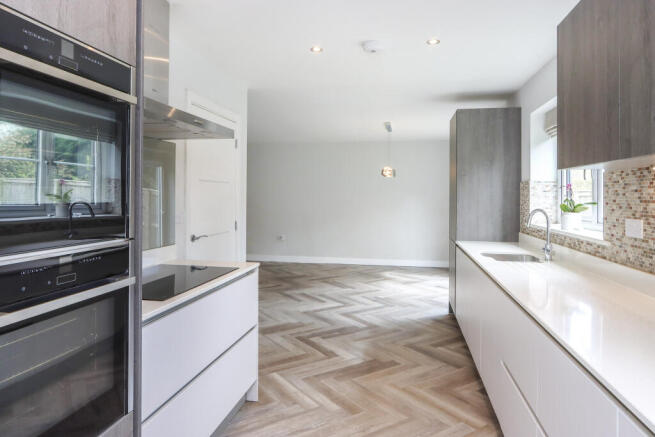 4 bed Detached for sale Image 6