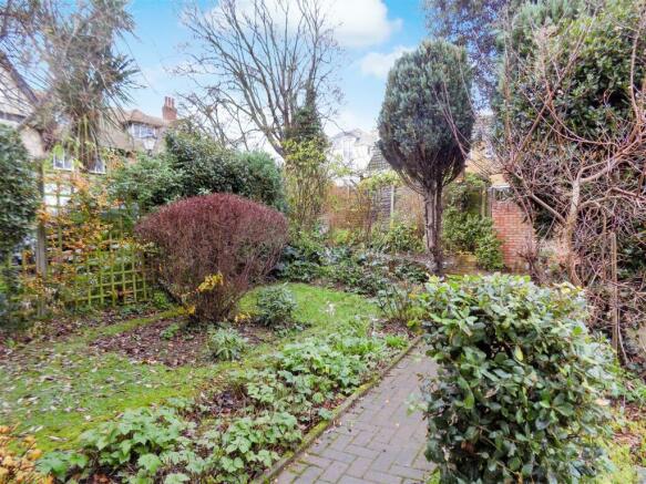 front garden lanthorne.JPG