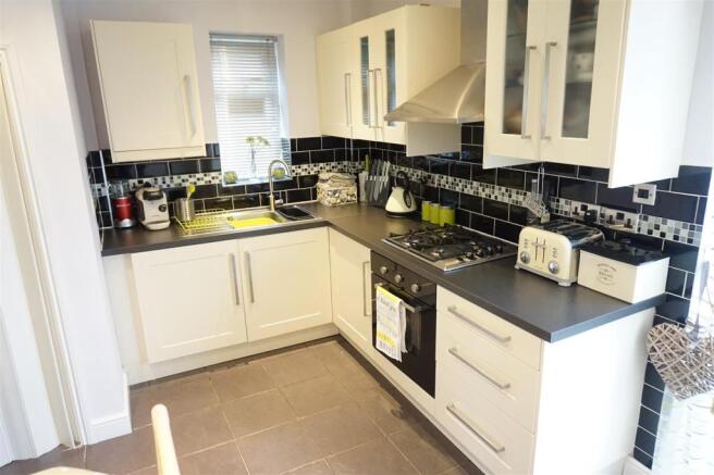 FITTED KITCHEN / DIN
