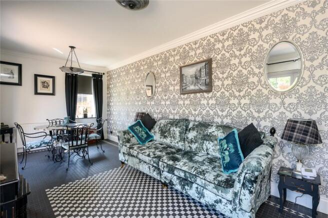 6 bed Detached for sale Image 9