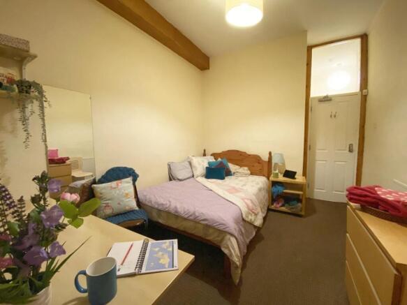 Cosy bedroom with a double bed, soft bedding an...