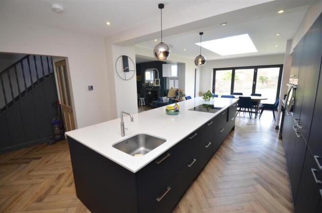 KITCHEN/ DINER/ FAMILY ROOM