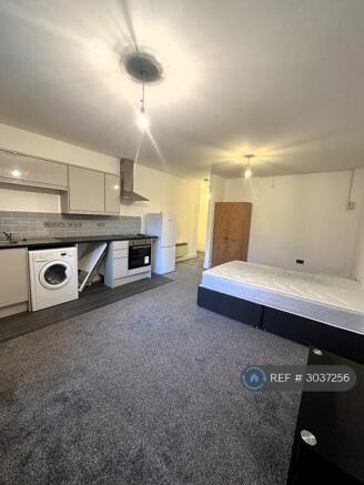 Studio to rent Image 6