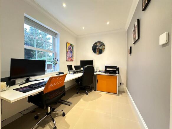 4 bed House for sale Image 11