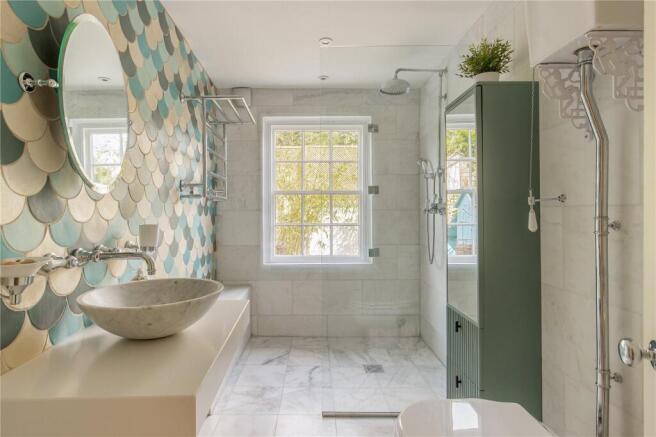 Lg Shower Room
