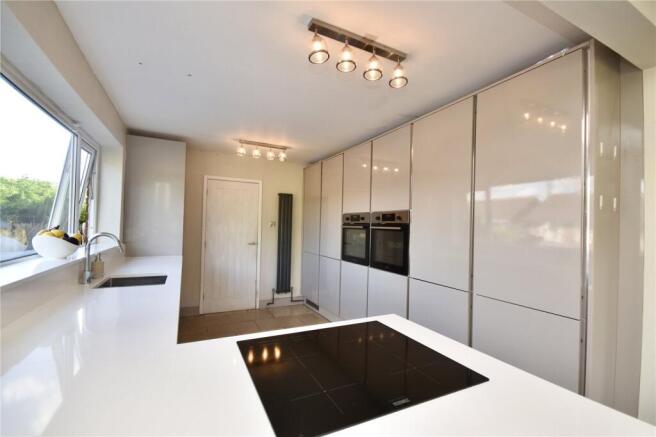4 bed Detached for sale Image 4
