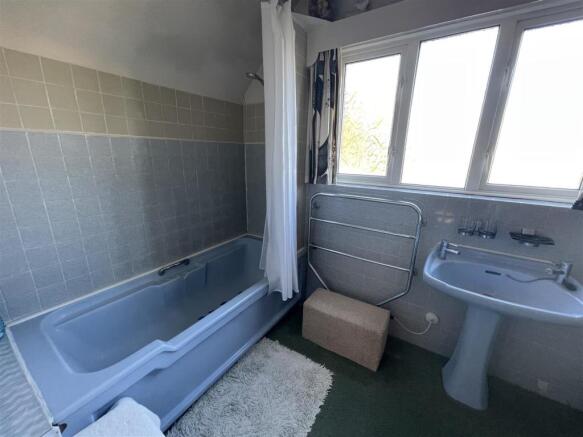 FAMILY BATHROOM