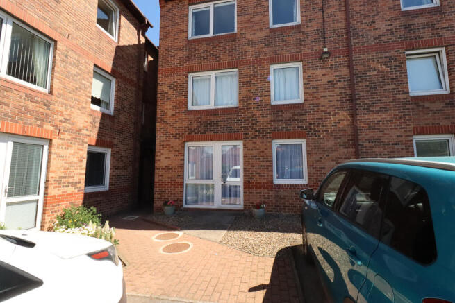 1 bed Ground Flat for sale Image 11