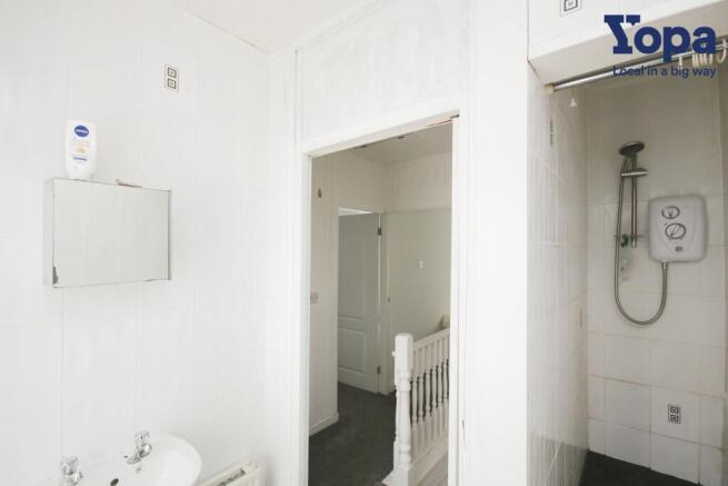 Family 20Bathroom 202.JPG