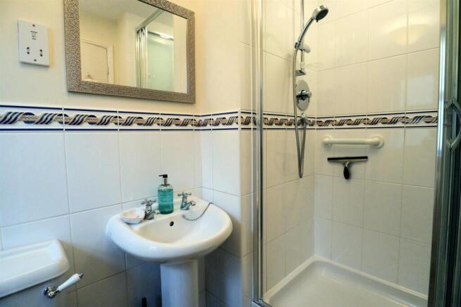 Ensuite (2).jpg