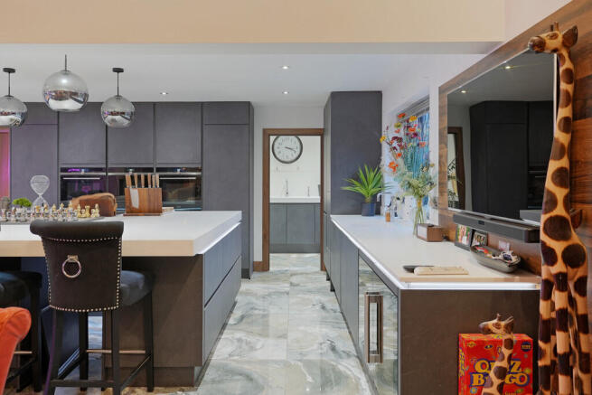 5 bed Barn Conversion for sale Image 7