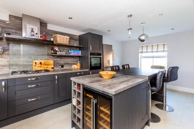 Kitchen/Breakfast...