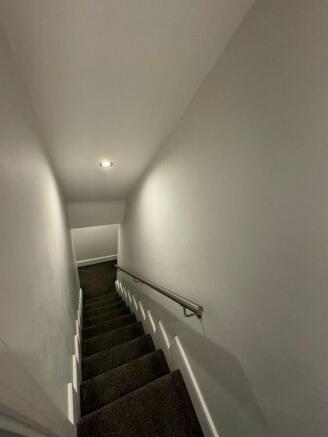 1 bed House Share to rent Image 9