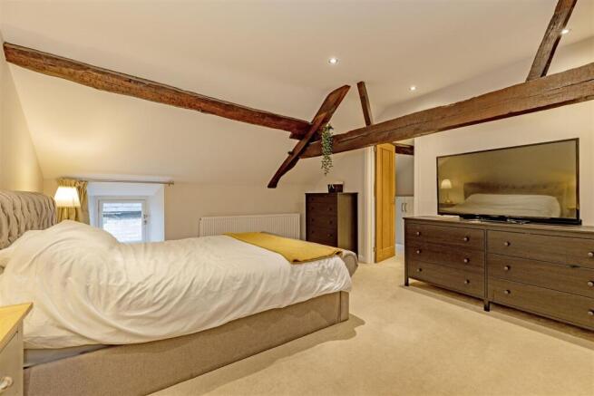 Bedroom 1-2.jpg