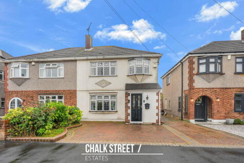 Dee Way, Romford, RM1