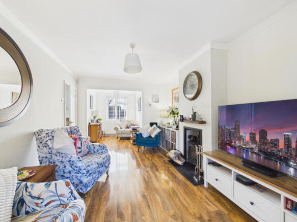 CAM01984G0-PR0565-STILL033