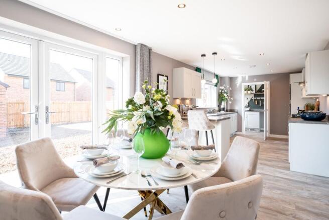 5 bed Detached for sale Image 9