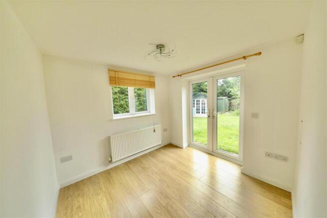 5 bed Detached for sale Image 7