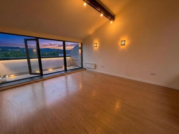 2 bed Penthouse for sale Image 4