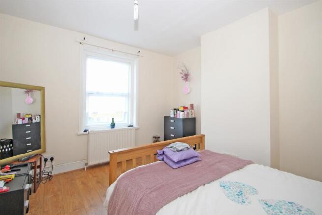 Bedroom 1.jpg