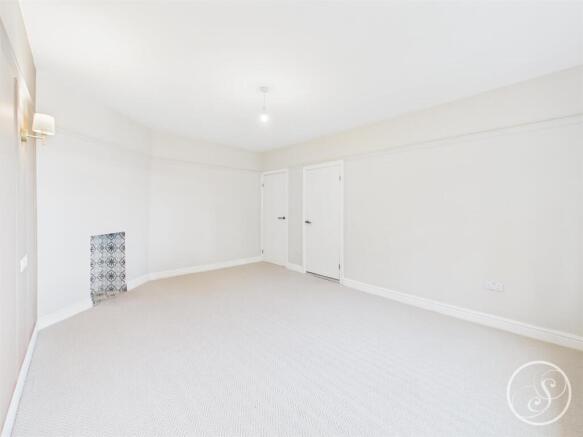 4 bed Semi-Detached for sale Image 12