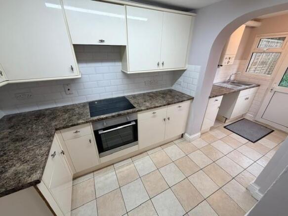 Kitchen 2.jpg