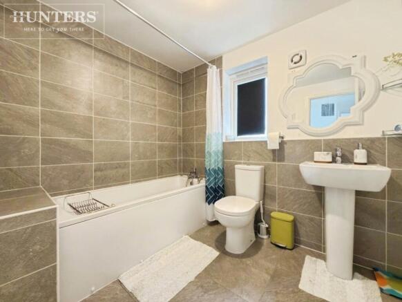 4 bed Detached for sale Image 9