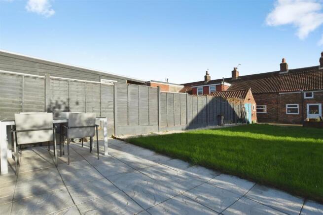 ce0359bb-patio 20garden.JPG