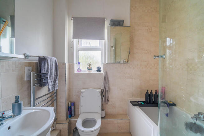 2 bed Flat for sale Image 6