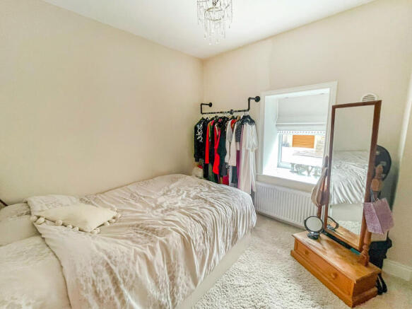2 bed Apartment for sale Image 10