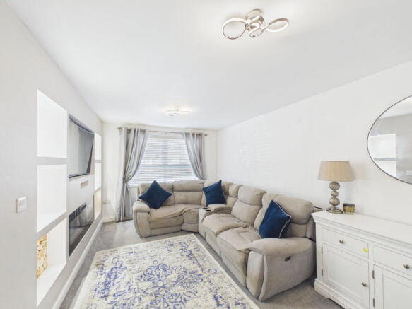 4 bed Detached for sale Image 2