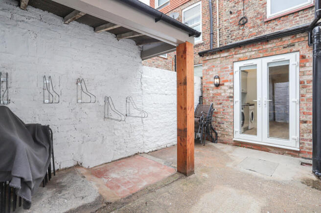 1 bed House Share to rent Image 4