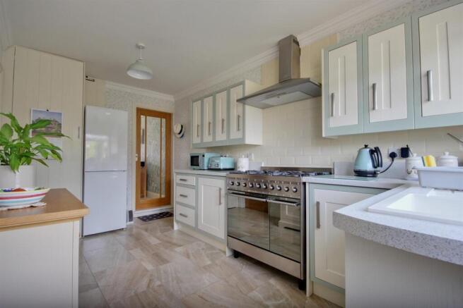 2 bed Semi-Detached Bungalow for sale Image 5