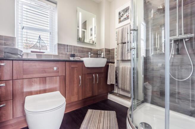 En-suite shower