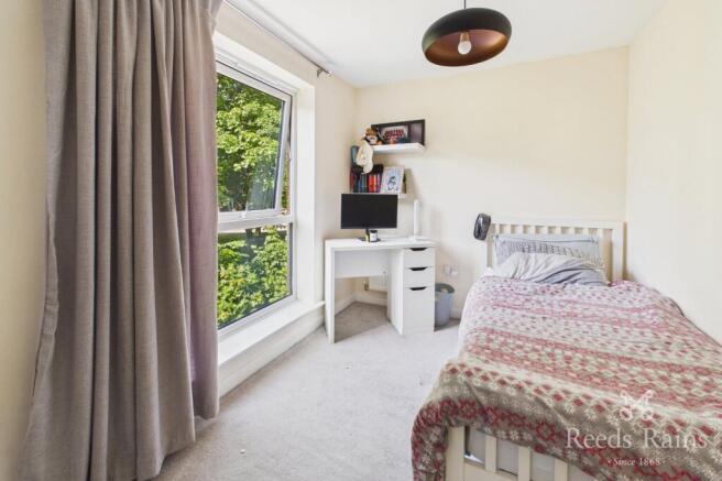 5 bed Semi-Detached to rent Image 9